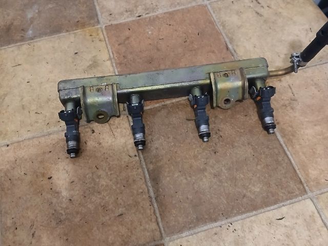 bontott NISSAN MICRA III Porlasztó Sor / Híd