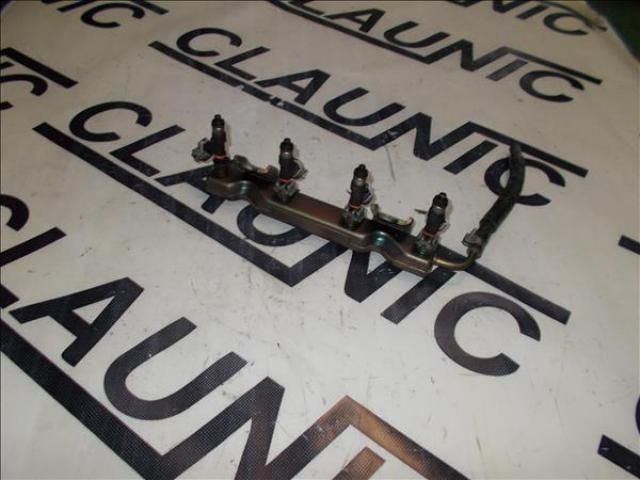 bontott NISSAN MICRA III Porlasztó Sor / Híd