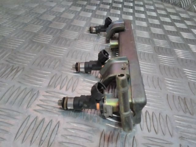 bontott NISSAN MICRA III Porlasztó Sor / Híd