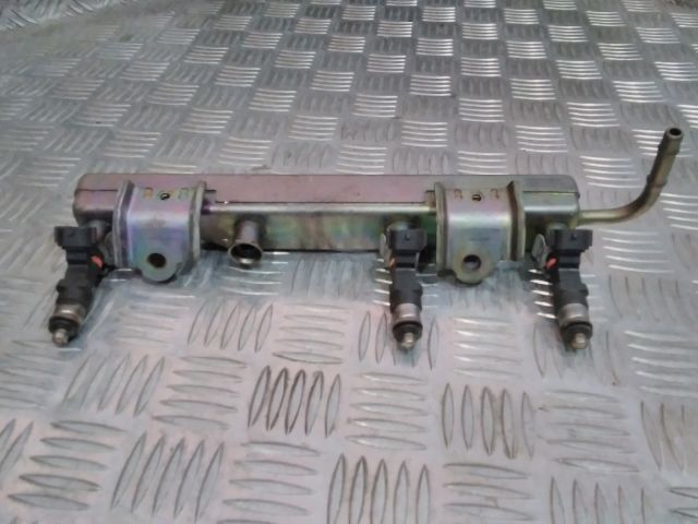 bontott NISSAN MICRA III Porlasztó Sor / Híd