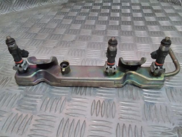 bontott NISSAN MICRA III Porlasztó Sor / Híd