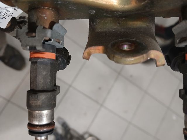 bontott NISSAN MICRA III Porlasztó Sor / Híd