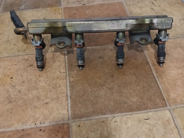 bontott NISSAN MICRA III Porlasztó Sor / Híd