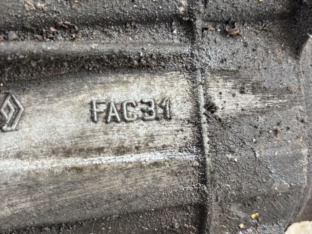 bontott NISSAN MICRA III Váltó (Mechanikus)