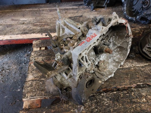 bontott NISSAN MICRA III Váltó (Mechanikus)