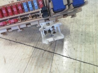 bontott NISSAN MICRA III Biztosítéktábla Utastér