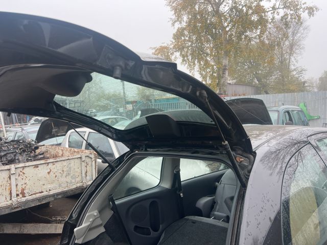 bontott NISSAN MICRA III Csomagtérajtó (Üres lemez)