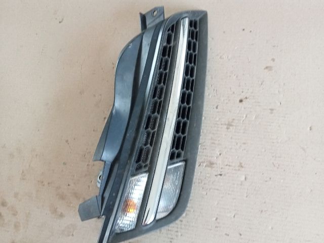 bontott NISSAN MICRA III Első Lökhárító Jobb Díszrács