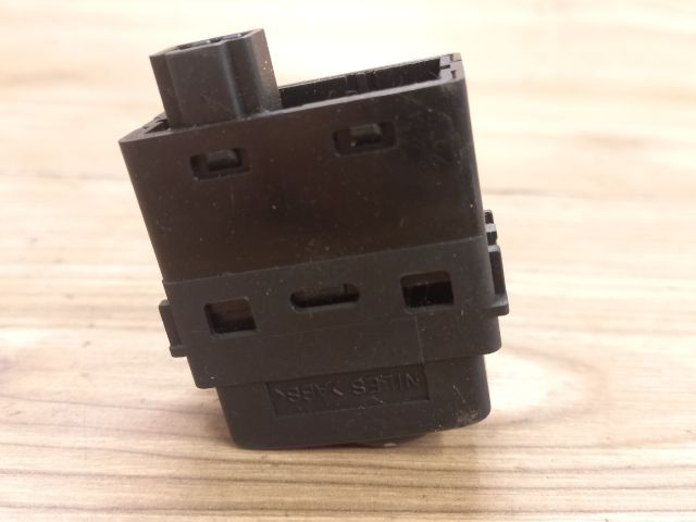 bontott NISSAN MICRA III Fényszórómagasság Állító Kapcsoló