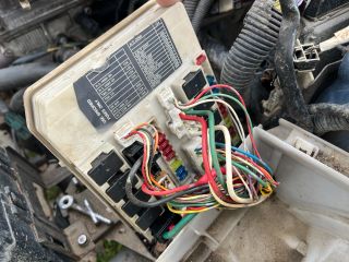 bontott NISSAN MICRA III Hátsó középső Biztonsági Öv Csat