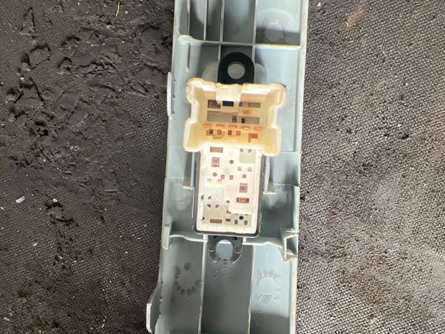 bontott NISSAN MICRA III Jobb első Ablakemelő Kapcsoló