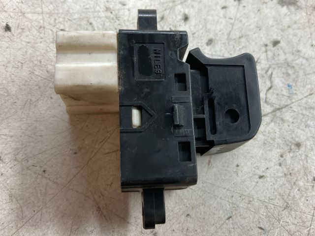 bontott NISSAN MICRA III Jobb hátsó Ablakemelő Kapcsoló