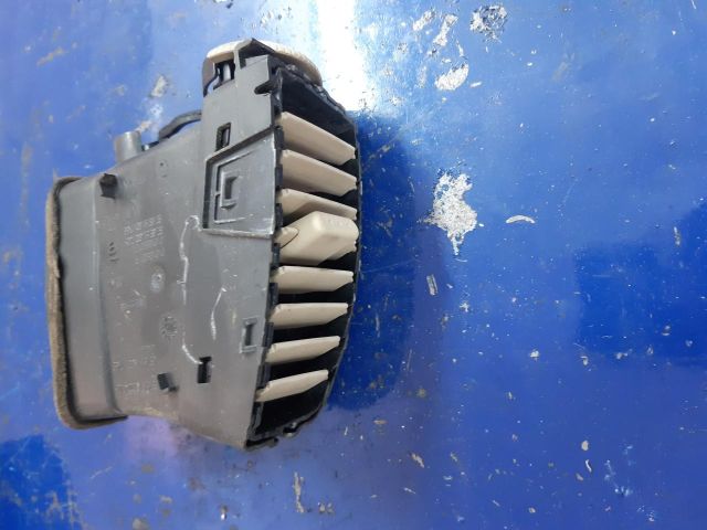 bontott NISSAN MICRA III Középső Bal Szellőző