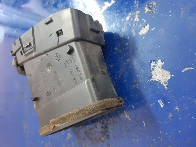 bontott NISSAN MICRA III Középső Bal Szellőző