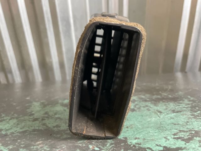 bontott NISSAN MICRA III Középső Jobb Szellőző