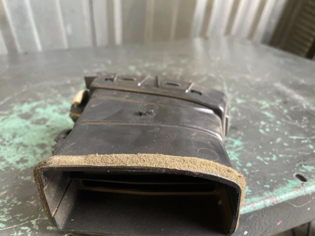 bontott NISSAN MICRA III Középső Jobb Szellőző