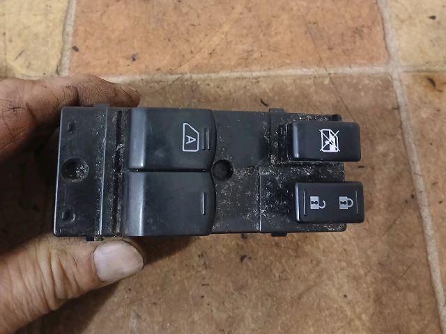 bontott NISSAN MICRA IV Ablakemelő Kapcsoló Négyes / Kettes