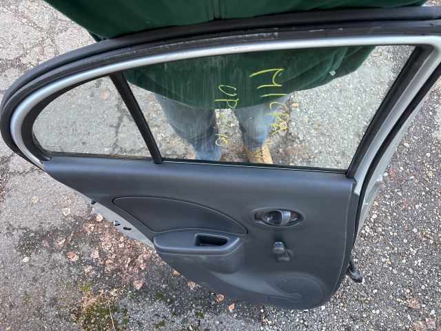 bontott NISSAN MICRA IV Bal hátsó Ajtó (Részeivel)