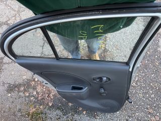 bontott NISSAN MICRA IV Bal hátsó Ajtó (Részeivel)