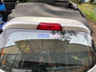 bontott NISSAN MICRA IV Csomagtérajtó (Részeivel)