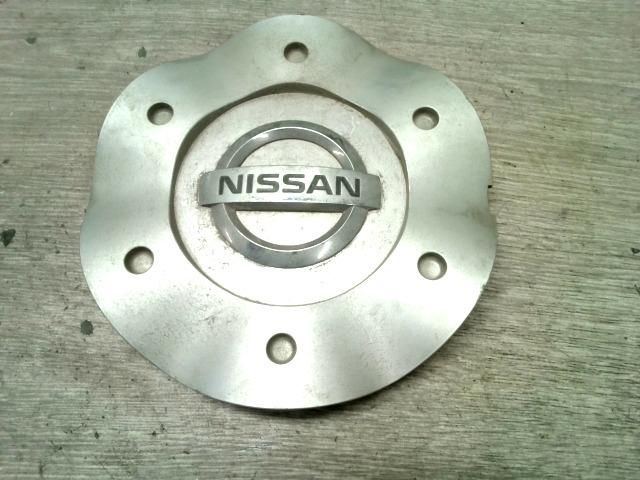 bontott NISSAN MURANO Felniközép (1 db)