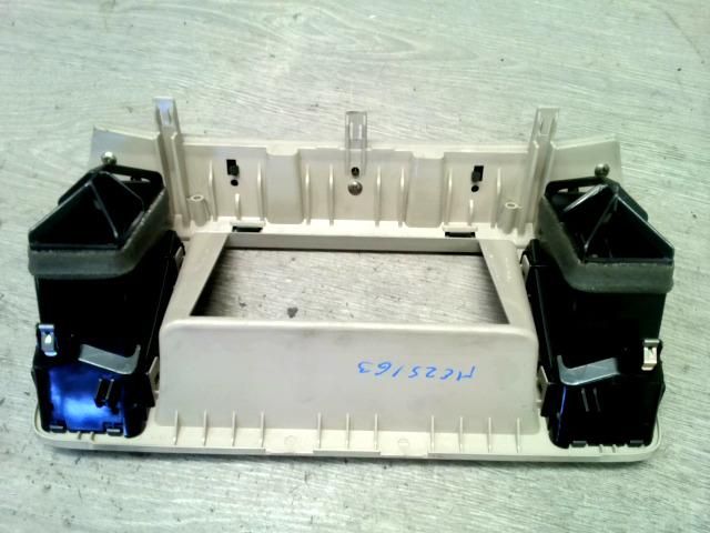 bontott NISSAN MURANO Középső Szellőző