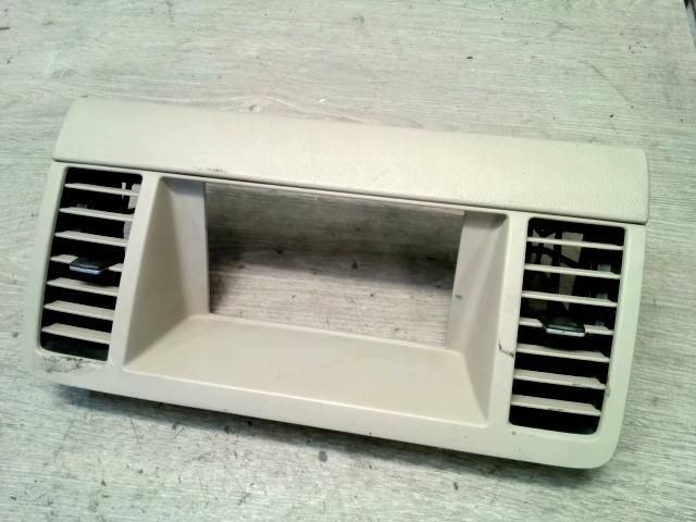 bontott NISSAN MURANO Középső Szellőző