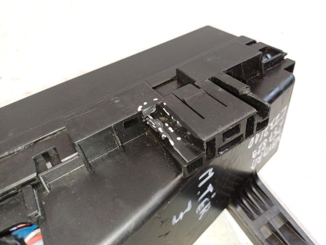 bontott NISSAN NAVARA Biztosítéktábla Motortér