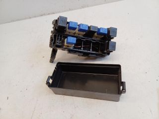 bontott NISSAN NAVARA Biztosítéktábla Motortér