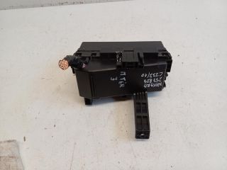 bontott NISSAN NAVARA Biztosítéktábla Motortér