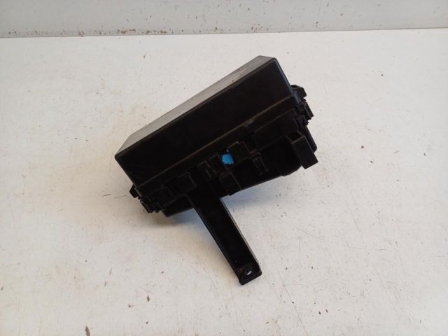 bontott NISSAN NAVARA Biztosítéktábla Motortér