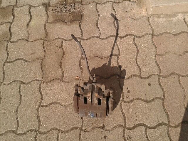 bontott NISSAN NAVARA Bal első Féknyereg Munkahengerrel