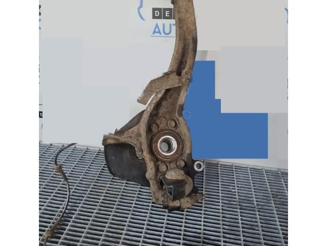 bontott NISSAN NAVARA Jobb első Csonkállvány