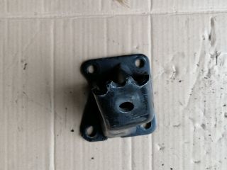 bontott NISSAN NAVARA Motor Tartó Bak Bal