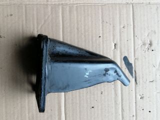 bontott NISSAN NAVARA Motor Tartó Bak Bal