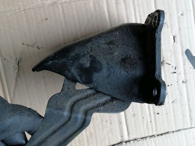 bontott NISSAN NAVARA Motor Tartó Bak Jobb