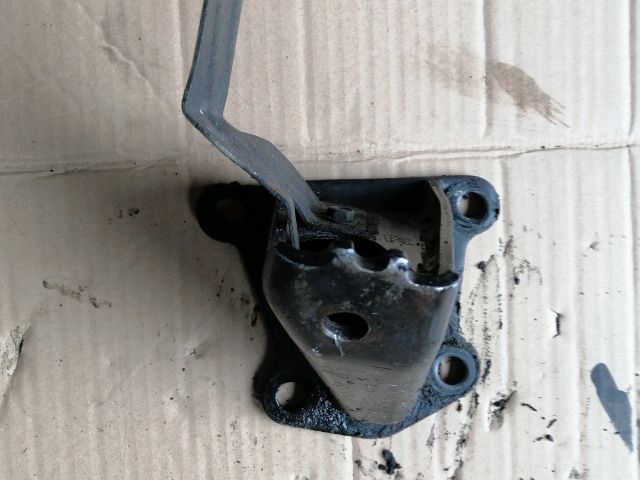 bontott NISSAN NAVARA Motor Tartó Bak Jobb