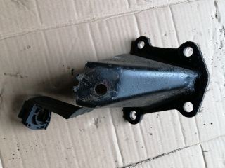 bontott NISSAN NAVARA Motor Tartó Bak Jobb