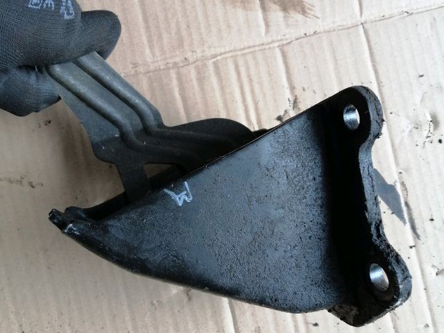 bontott NISSAN NAVARA Motor Tartó Bak Jobb