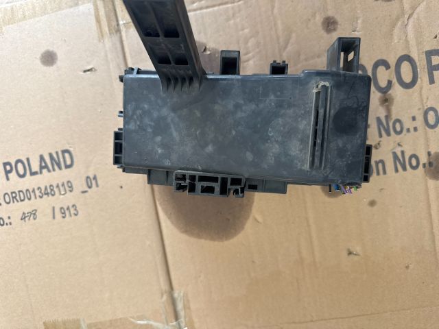 bontott NISSAN NAVARA Biztosítéktábla Motortér