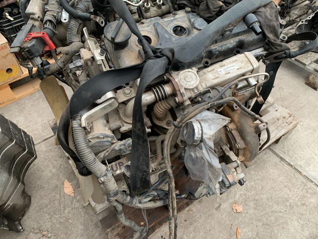 bontott NISSAN NAVARA Motor (Fűzött blokk hengerfejjel)