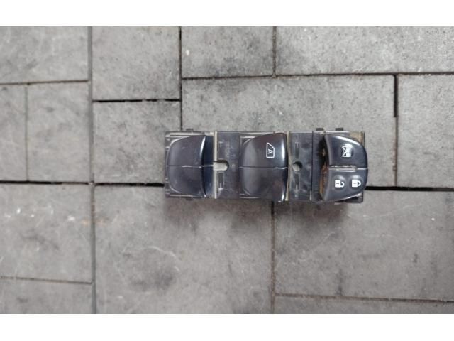 bontott NISSAN NAVARA Ablakemelő Kapcsoló Négyes / Kettes