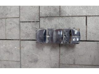 bontott NISSAN NAVARA Ablakemelő Kapcsoló Négyes / Kettes