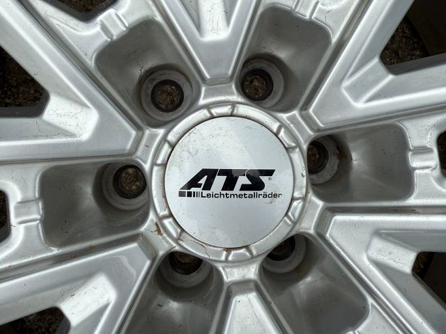 bontott NISSAN NAVARA Alufelni Szett Gumival