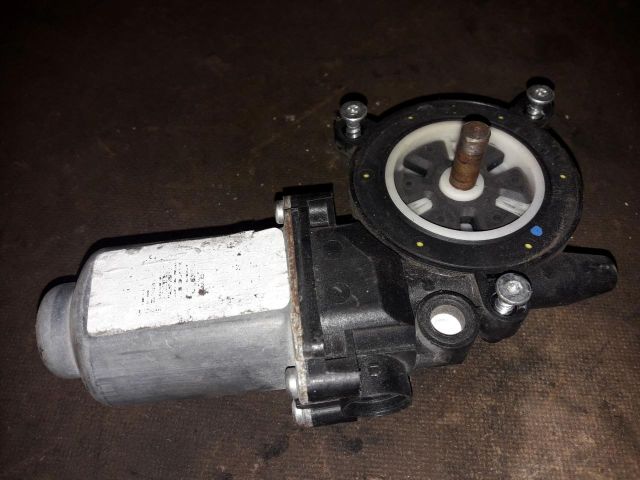 bontott NISSAN NAVARA Bal első Ablakemelő Motor