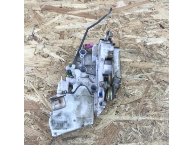 bontott NISSAN NAVARA Bal első Ajtózár