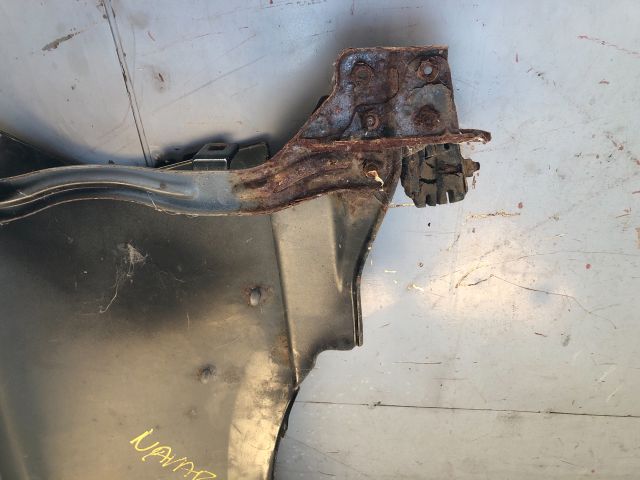 bontott NISSAN NAVARA Bal első Sárvédő