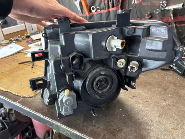 bontott NISSAN NAVARA Bal Fényszóró