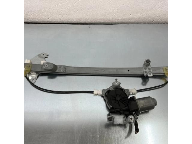 bontott NISSAN NAVARA Bal hátsó Ablakemelő Szerkezet (Elektromos)