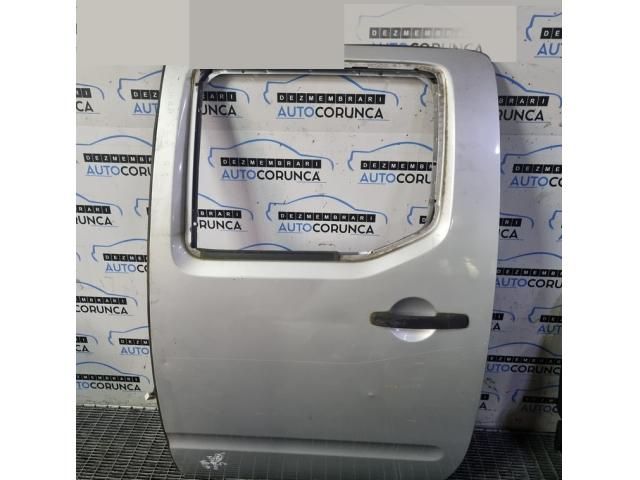 bontott NISSAN NAVARA Bal hátsó Ajtó (Üres lemez)